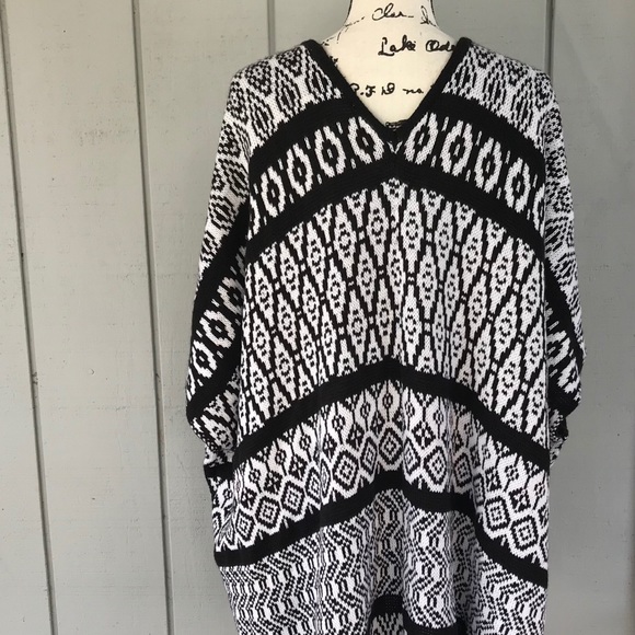 NW Women’s NY Collection Poncho/Cardigan - Picture 5 of 10